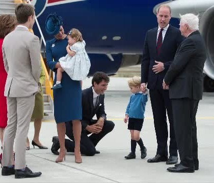 Prima vizita in strainatate a ducelui si ducesei de Cambridge, cu ambii copii. De ce a ingenuncheat premierul Canadei