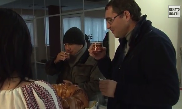 Isi face campanie electorala? Renato Usatai l-a adus la Chisinau pe boxerul Kostya Tszyu. VIDEO