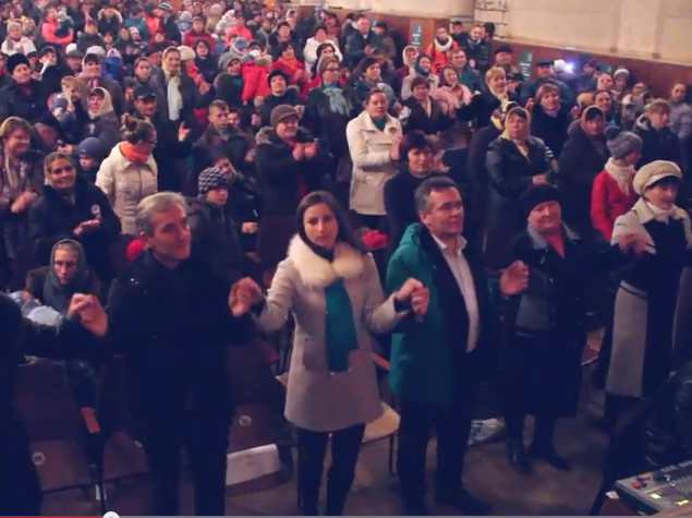 S-a prins intr-o hora electorala! Iurie Leanca danseaza alaturi de satenii din Prepelita - VIDEO