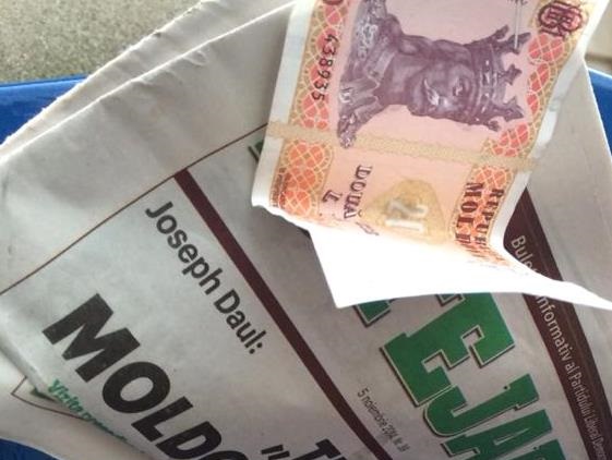 Bancnote de 200 de lei, capsate si pe ziarele PLDM-ului: "Isi fac campanie prin metode banditesti" - FOTO