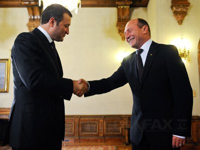 Vlad Filat a fost decorat de Traian Basescu cu ordinul National "Serviciul Credincios"