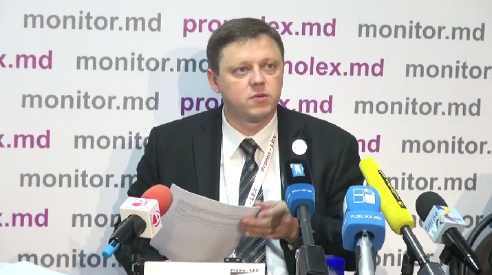 Promo-LEX: La Ialoveni cativa oameni au fost dusi cu un automobil cu numere oficiale sa voteze!
