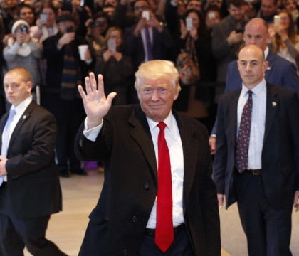 Donald Trump a condamnat intr-un interviu pentru New York Times gruparea care a sarbatorit victoria sa cu un salut nazist