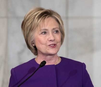 Hillary Clinton ataca "epidemia" de stiri false. Democrata considera ca raspandirea lor e o "amenintare pentru americani"