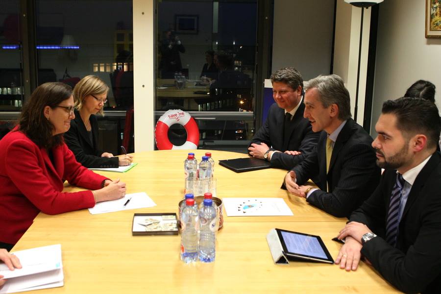 Gafa vestimentara comisa de un oficial European! Cum a aparut Cecilia Malmstrom la o intalnire cu Iurie Leanca - FOTO