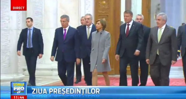 LIVE VIDEO! Klaus Iohannis depune astazi juramantul. Traian Basescu isi ia adio de la Cotroceni