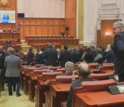 Parlamentarii PSD si ALDE au iesit din sala in timpul discursului presedintelui roman in Parlament. Reactia lui Klaus Iohannis - VIDEO