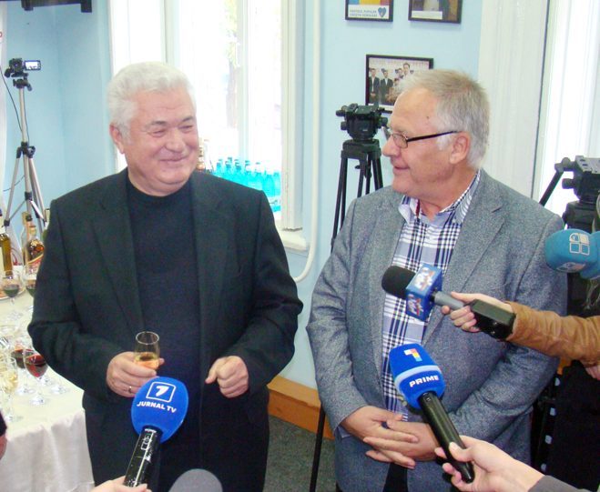 Diacov catre Voronin: "Vov"™, ie niste piva cand vii" - O parodie a negocierilor face ocolul internetului