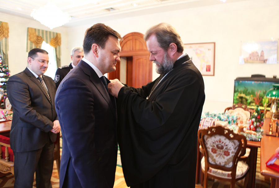 Distinctii la sfarsit de mandat. Dorin Recean si Ion Bodrug, decorati de Mitropolit