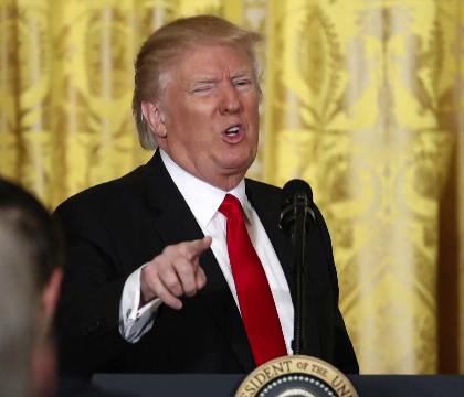 Prima luna de mandat a lui Donald Trump. Controverse, proteste, razboi cu presa si incidente inventate