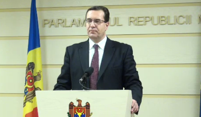 O noua explicatie de la Marian Lupu: "Acest gest poate avea multe conotatii: dai pinteni la un cal, faci schi"