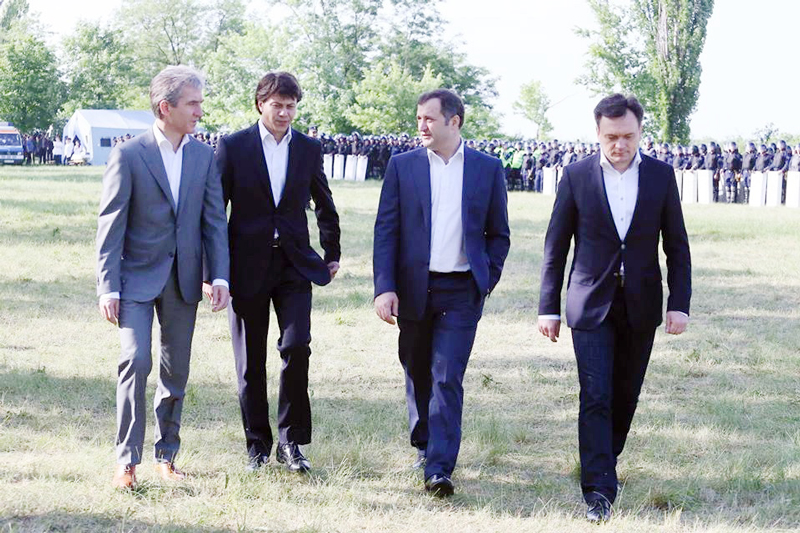 Le respecta decizia, dar e suparat pe modul in care au anuntat-o. Vlad Filat, despre plecarea lui Oleg Efrim si Dorin Recean