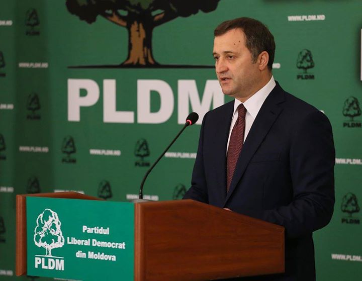 Pe Facebook il va convinge mai usor? Vlad Filat: "De PL depinde daca vom avea un guvern condus de Iurie Leanca sau alegeri anticipate"