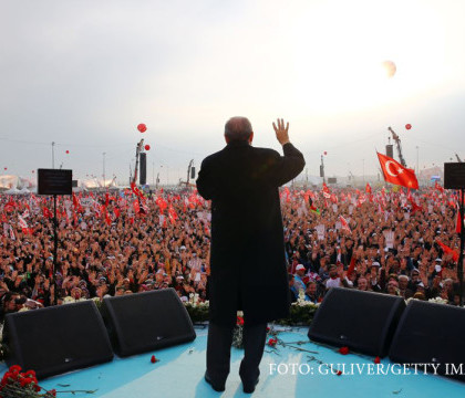 Miting urias organizat de Erdogan in Istanbul. Presedintele turc vrea sa convinga cetatenii sa-i voteze puteri sporite