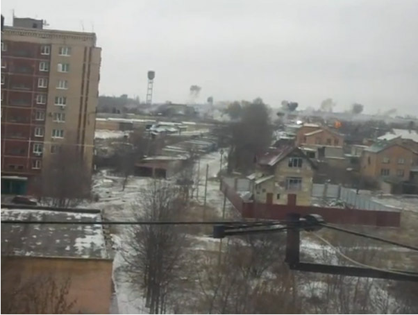 Imagini cu impact emotional: O femeie plange in timp ce filmeaza un atac din Kramatorsk - VIDEO