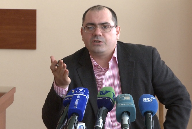 Fostul deputat comunist, Alexandru Petcov, amendat cu 2 200 de lei! PG: "In mod grosolan, a tulburat ordinea in timpul sedintei de judecata"
