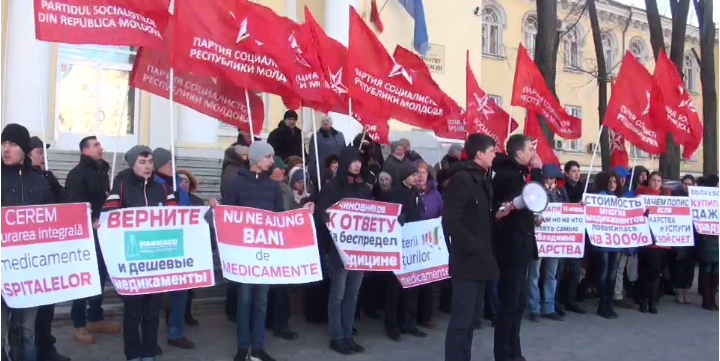 Preturile mai mari la medicamente i-au scos in strada. Socialistii protesteaza la ministerul Sanatatii - FOTO