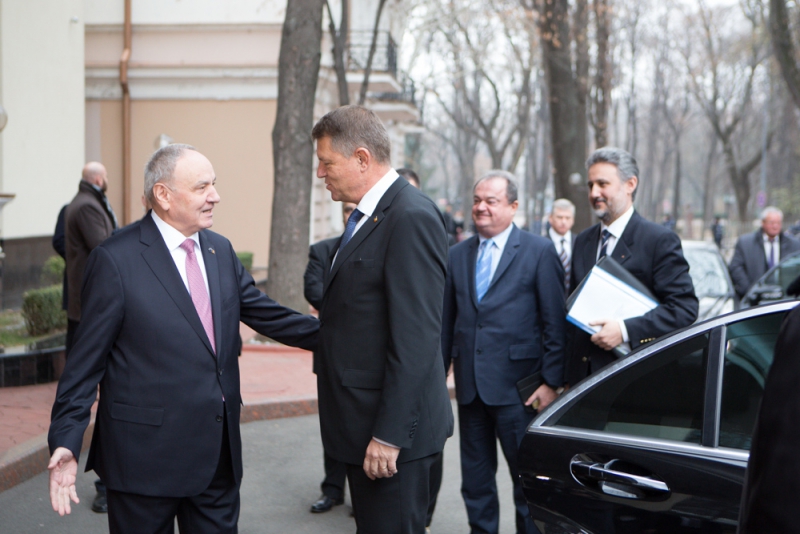 DINEU PE... PRESEDINTE. O eroare amuzanta, scapata in programul vizitei lui Iohannis la Chisinau, a fost sesizata de un internaut