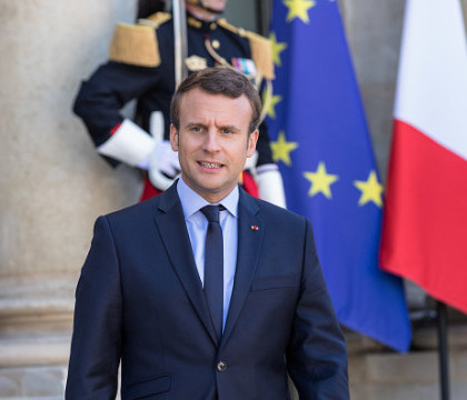 Emmanuel Macron se indreapta catre o majoritate zdrobitoare in Parlament. Absenteismul a atins un nivel record la alegeri