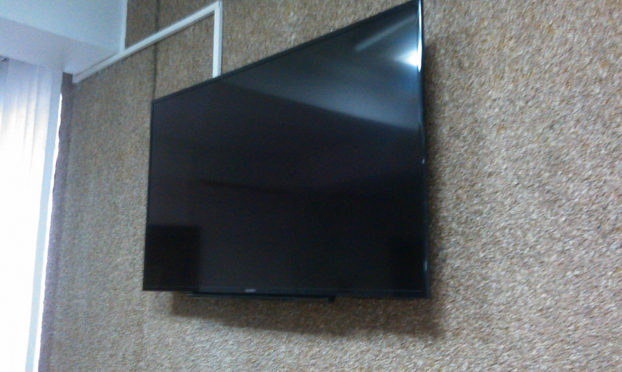 Smart TV, in holul consiliului raional Ialoveni! De ce au decis autoritatile sa instaleze un televizor ce costa 11 mii de lei