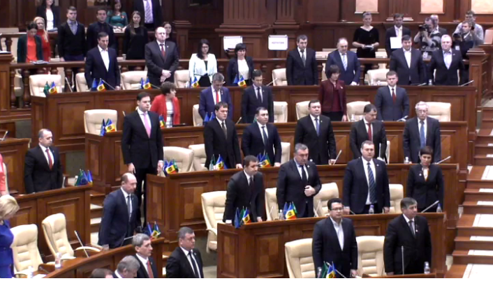 LIVE TEXT: Sedinta Parlamentului: Flori pentru femeile din Legislativ - VIDEO