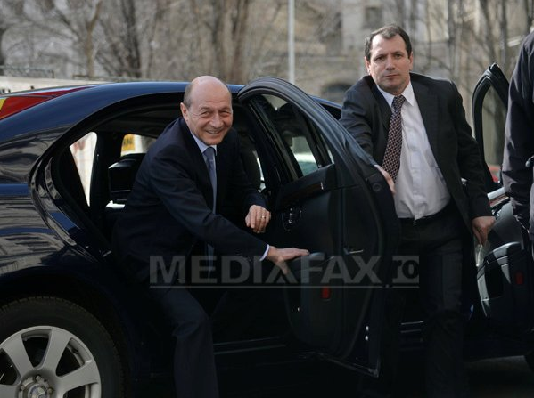 Traian Basescu este urmarit penal: fostul presedinte este suspectat de santajarea unui senator - FOTO