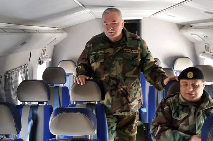 "Avionul rupe. O sa crape dusmanii de frica si invidie" Ce fotografie cu ministrul Apararii l-a amuzat pe Alexandru Tanase - FOTO
