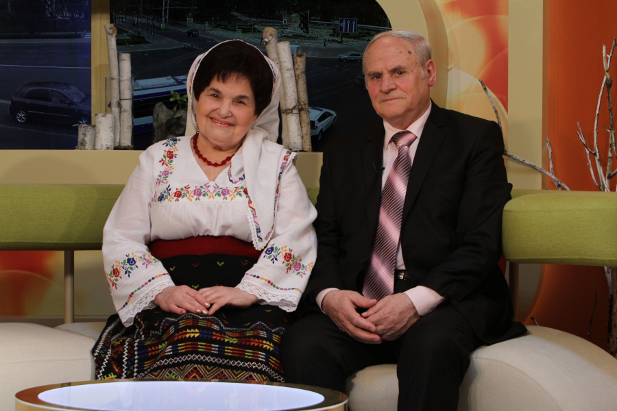 Ii uneste nu numai dragostea, dar si acelasi prenume. Iustin si Iustina, parintii Cristinei Scarlat, se iubesc ca in prima zi 