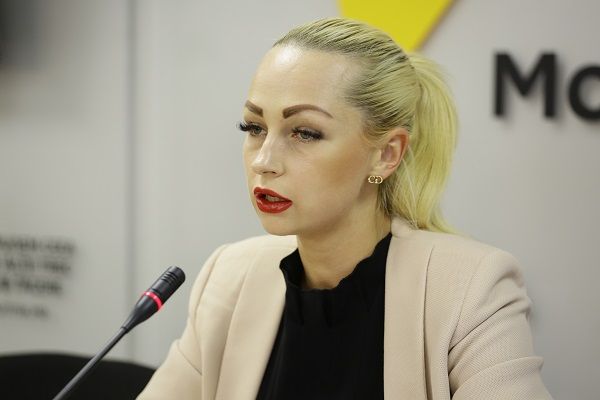 Marina Tauber spune ca si-a ridicat primul salariul de deputat. "Credeti ca l-ati meritat?" Cum raspunde deputatul partidului Sor si ce spune ca va face cu banii - VIDEO