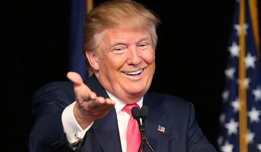 Donald Trump l-a felicitat pe actorul de comedie Vladimir Zelenski pentru victoria la prezidentialele din Ucraina