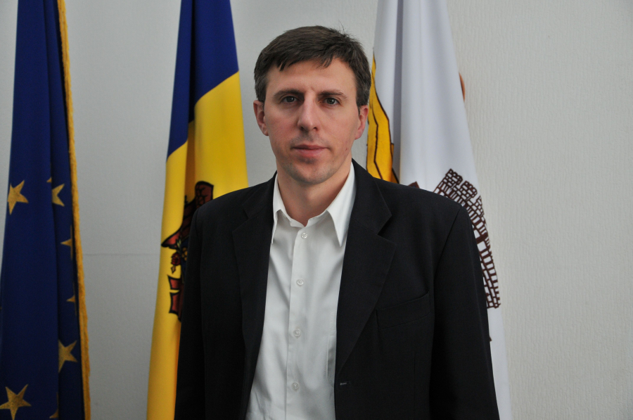Dorin Chirtoaca spune ca nimeni nu poate gestiona problemele capitalei asa cum a facut-o el timp de 10 ani. A dezvaluit fostul primar dupa ce sedinta de judecata in dosarul parcarilor cu plata, in care este cercetat, a fost amanata din nou