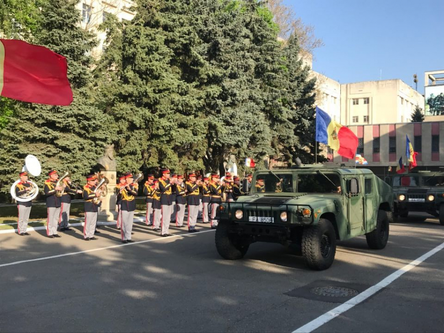 "Onor la Tricolor". Ziua Drapelului si Stemei de Stat, marcata in tara noastra - GALERIE FOTO
