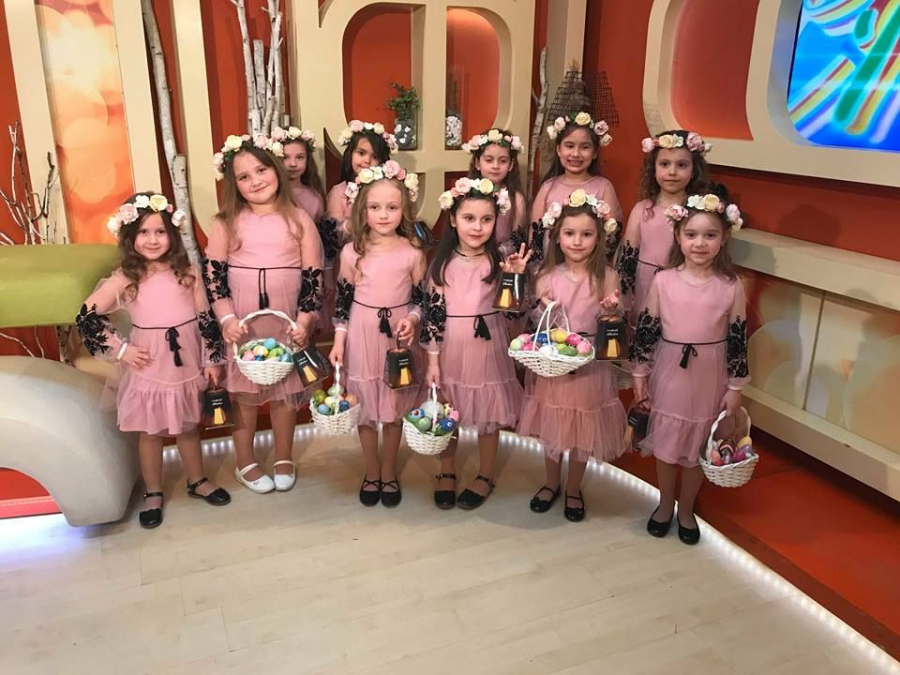 Copilasii de la DoReMi ne-au adus sarbatorile in platou. „Dimineata ne spalam cu banuti si oua pentru a avea noroc.”