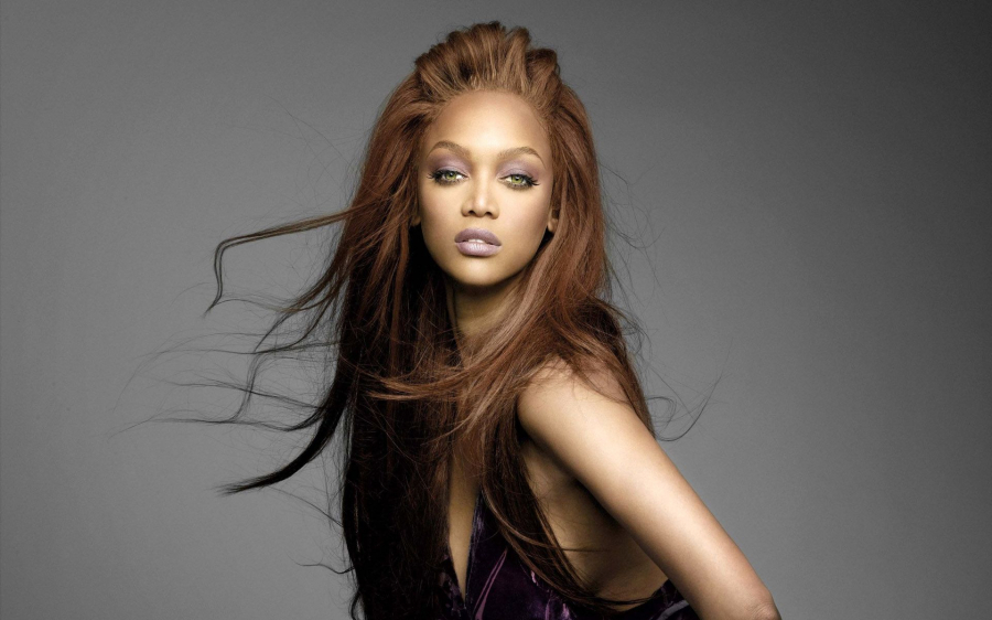 Tyra Banks - super sexy in Sports Illustrated Swimsuit la 22 de ani de la prima aparitie in revista