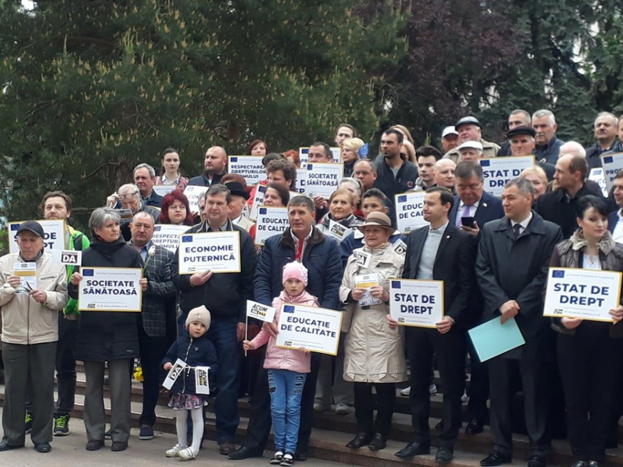Manifestatia organizata de Blocul Politic ACUM cu ocazia Zilei Europei, in fata Parlamentului: "Economie puternica, societate sanatoasa" - VIDEO/FOTO