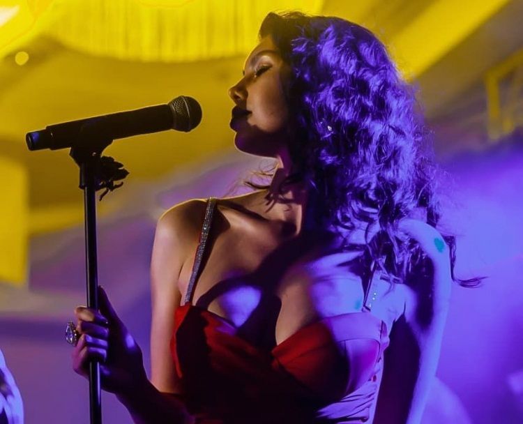 Frumoasa, sexy si provocatoare! Laura Vetty a lansat videoclipul piesei "DIVA" 