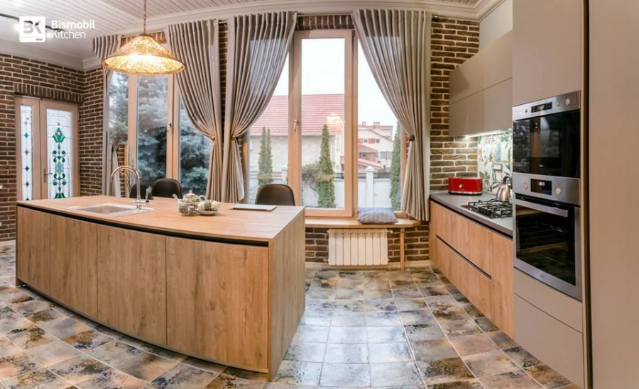 BUCATARIE CU PERSONALITATE! EUGEN SVET – DIRECTOR COMERCIAL BISMOBIL KITCHEN: „TREBUIE SA FIE FUNCTIONALA SI SA SATISFACA TOATE NECESTATILE CE TIN DE GATIT.”