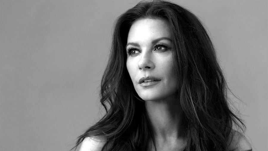 Catherine Zeta Jones Si Fiica Ei Pe Aceeasi Coperta Cat De Mare