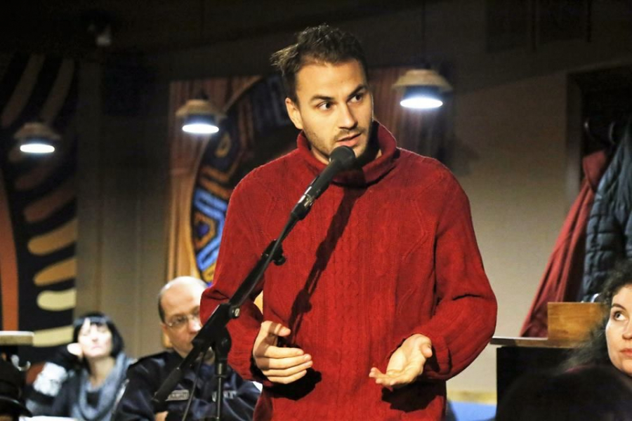 Catalin Ungureanu – despre romanul sau „Gunoaiele”: „Asta m-a enervat, m-a frustrat ca cetatean, care se simtea neputincios in fata unui asemena act de despotism.”
