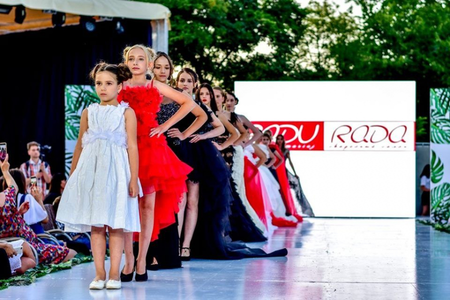 Si-au etalat maestria si talentul la cel mai asteptat eveniment de modelling pentru copii. Vezi cum defileaza cele mai mici modele
