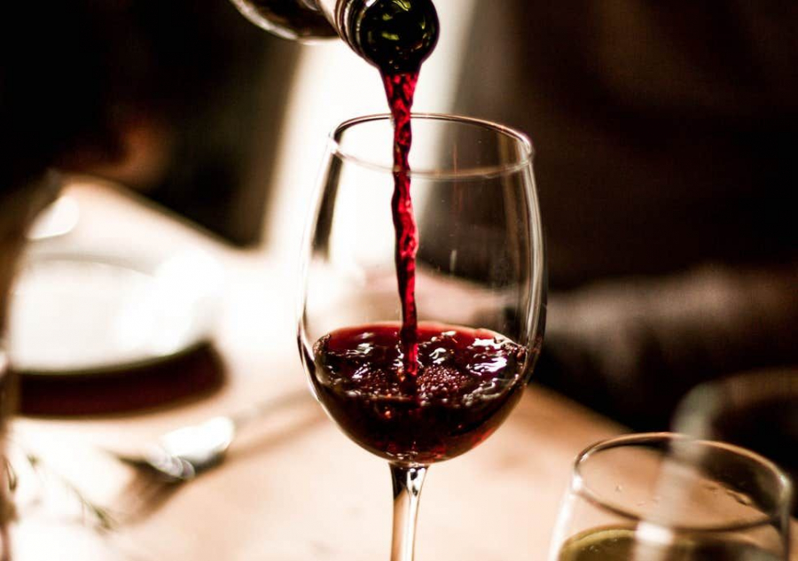 Sarbatoreste Ziua vinului memorabil! AVA 1727 Wine Bar&Restaurant te invita la seara gastronomica cu degustare de vinuri, ghidata de sommelierul Mihai Druta

