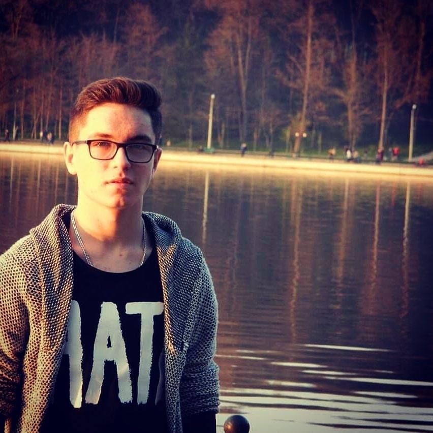 Si-a luat chitara pentru iesirile cu prietenii, dar a descoperit ca muzica este pasiunea lui: Eugeniu Cuzuioc: „Imi plac moldovenii care au reusit peste Prut. Ei ma inspira...”