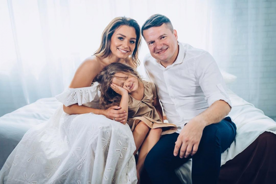 Hohote de ras la O Seara Perfecta. Fiica Korneliei si a lui Marcel Stefanet, Alexandra – in centrul atentiei: „Vreau sa lucrez si eu aici, in studioul acesta...”