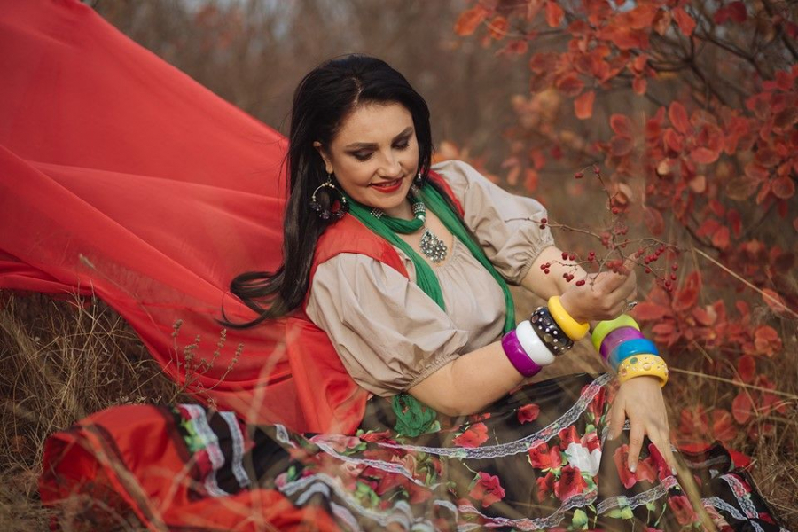 S-a lansat de curand pe piata muzicala din Moldova, dar deja este la al doilea concert solo. Interpreta Karmella: „E munca unei echipe.”
