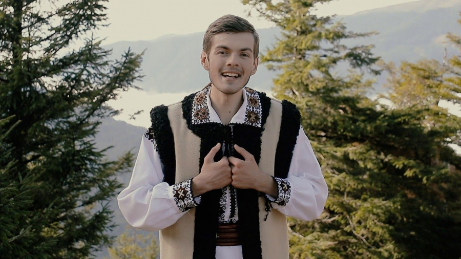 Damian Spinei a lansat primul sau videoclip „Randunica, randunea”: „Aceasta piesa este dedicata mamei mele.”     