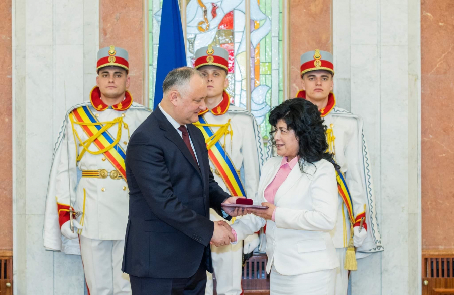 Dirijoarea Elena Marian - decorata cu titlul Maestru in arta: „E o apreciere si insumare a activitatii mele de 40 de ani in arta corala.”