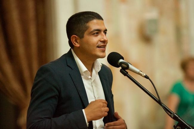 Anul trecut si-a serbat aniversarea in studioul serilor perfecte, iar in acest an, sarbatoarea l-a prins pe scena, la concertul dedicat micutului Robert Grabazei. Andriano Marian: „Cel mai bun cadou este sa daruiesti...”