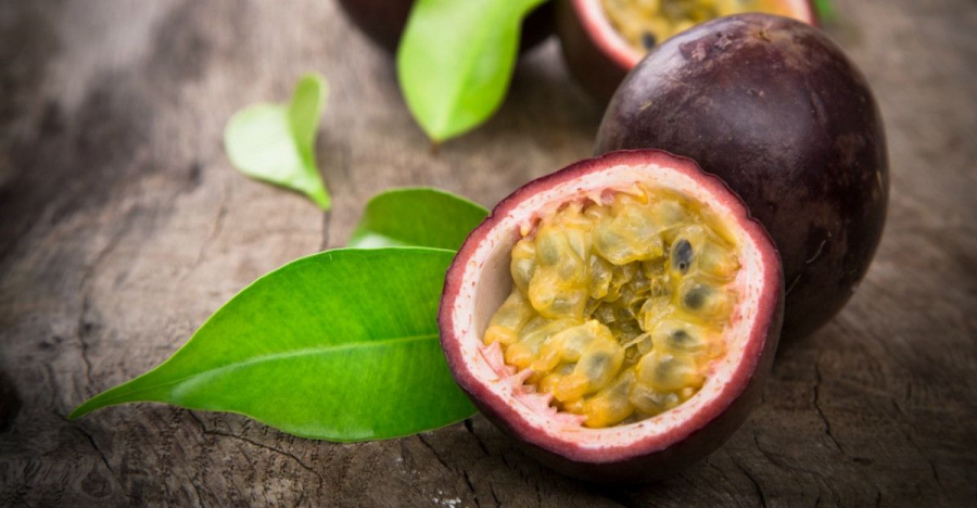 Cum sa prepari acasa cel mai bun Ice Tea cu fructul pasiunii