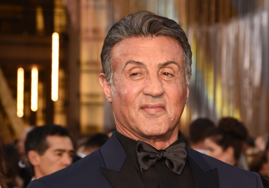  Sylvester Stallone in varsta de 73 de ani se teme de coronavirus. Iata cum a aparut in public 