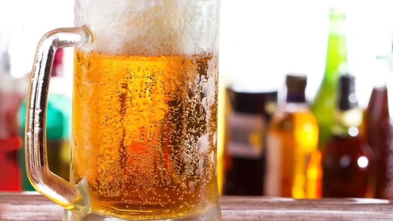 Un lector din Romania a inventat berea din coaja de vinete. Proprietatile bauturii au un impact pozitiv asupra sanatatii